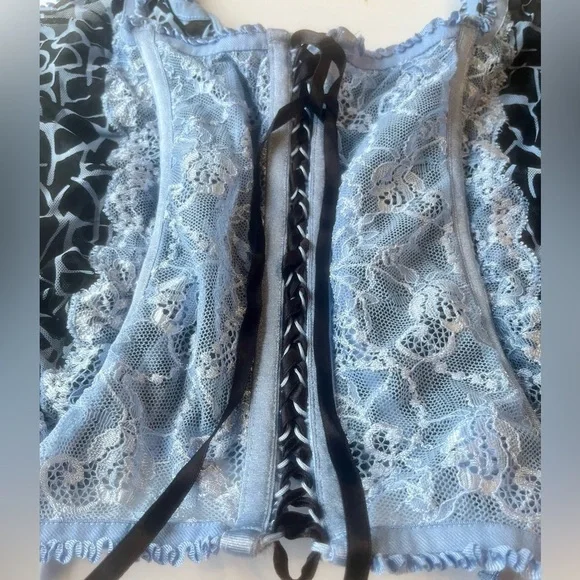 VINTAGE CASSANDRA INTIMATES LACE UP CORSET TOP - Picture 6 of 6
